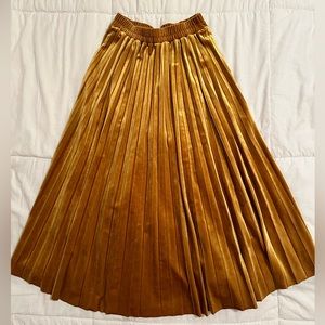 Chelsea28 gold velvet midi pleated skirt size S